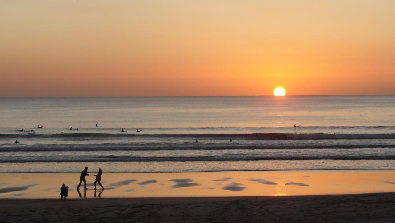 Pé Na Areia, Local * Porto Covo