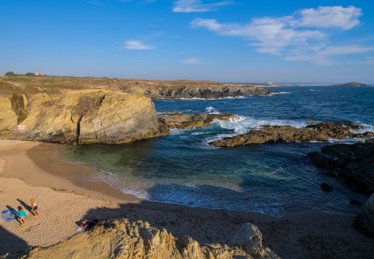 Pé Na Areia, Local *