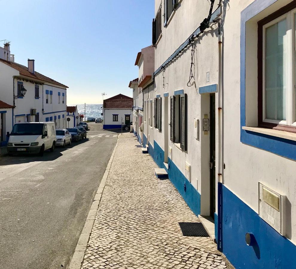 Pé Na Areia, Local Porto Covo